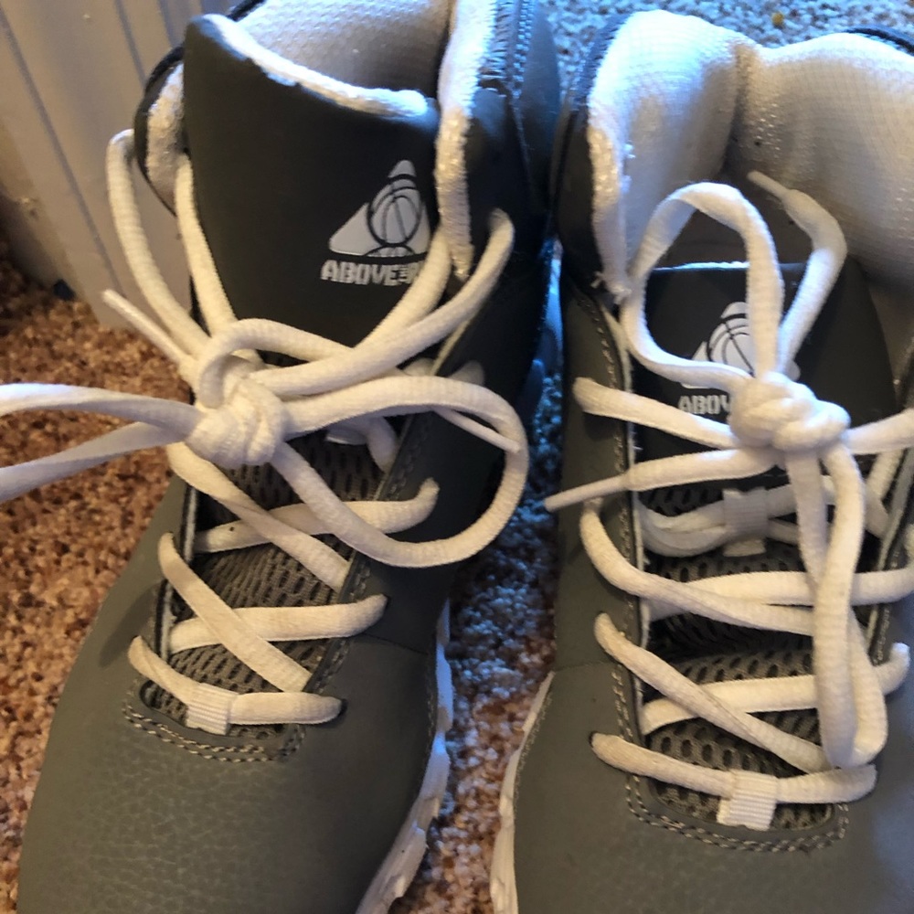Boys sneakers size 4. Above The Rim is brand name